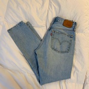 Levi’s mom jeans